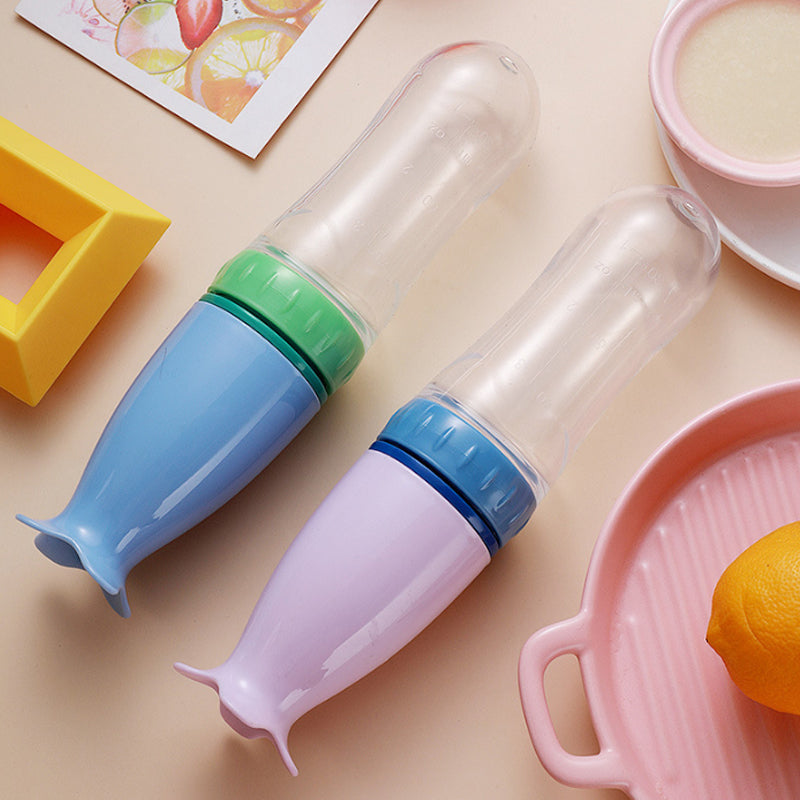 Biberon con Cucchiaio Dispenser in Silicone: Scegli tra Tre Colori Vivaci per Dare la Pappa al Tuo Bambino in Modo Pratico, Divertente e Pulito!  Adatto all’Età 6-24 Mesi